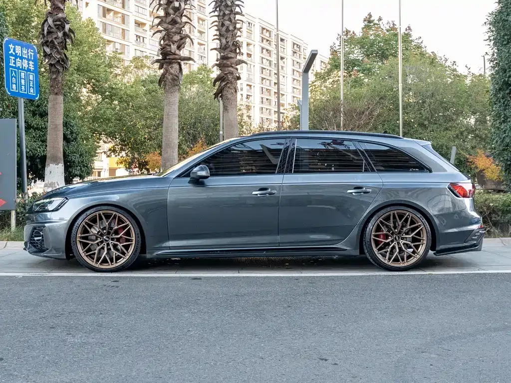 Audi RS 4 2022 из CN, фото 3