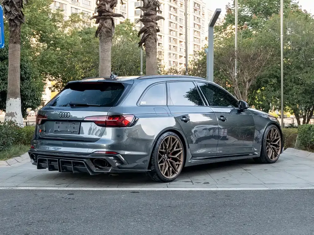 Audi RS 4 2022 из CN, фото 4