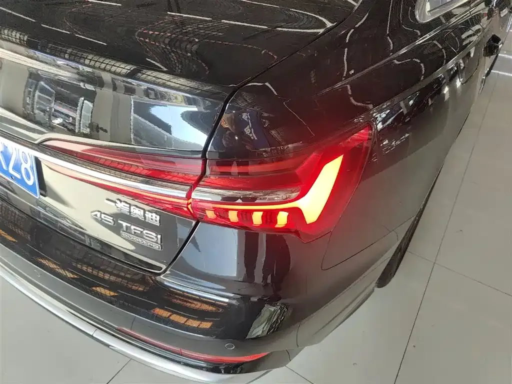 Audi A6L 2023 из CN, фото 8