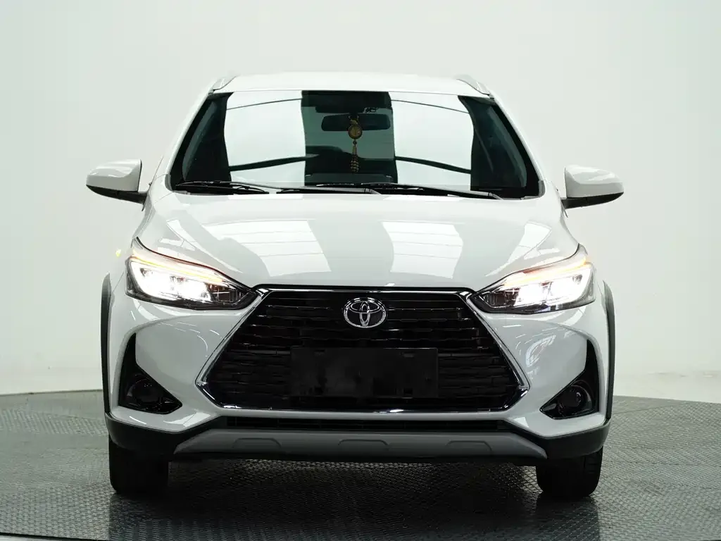 Toyota Yaris L — фото 2