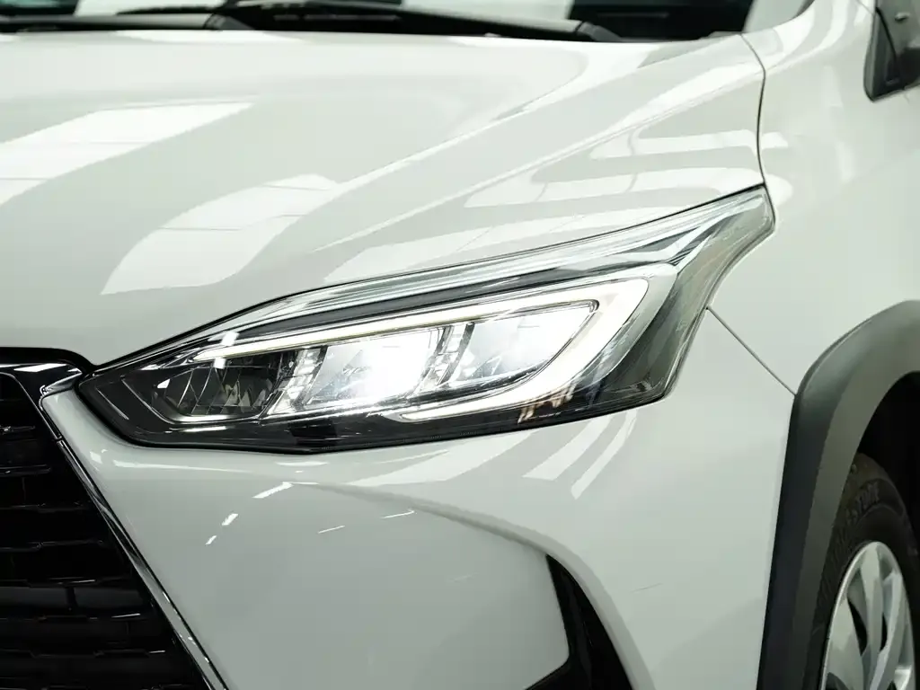 Toyota Yaris L — фото 7