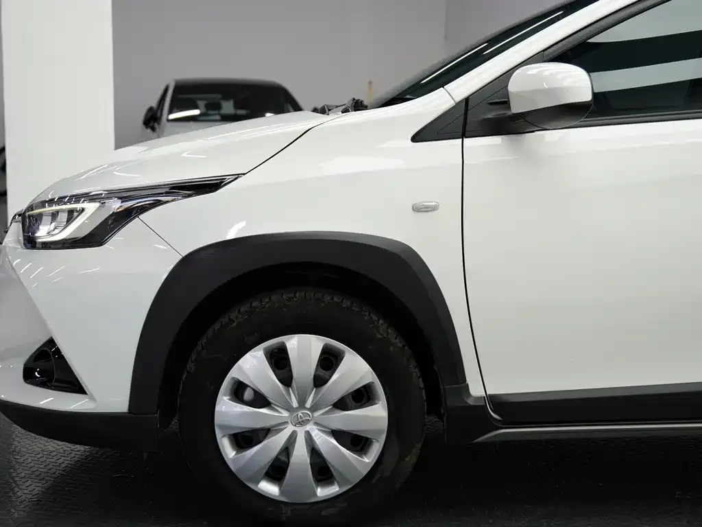 Toyota Yaris L — фото 8