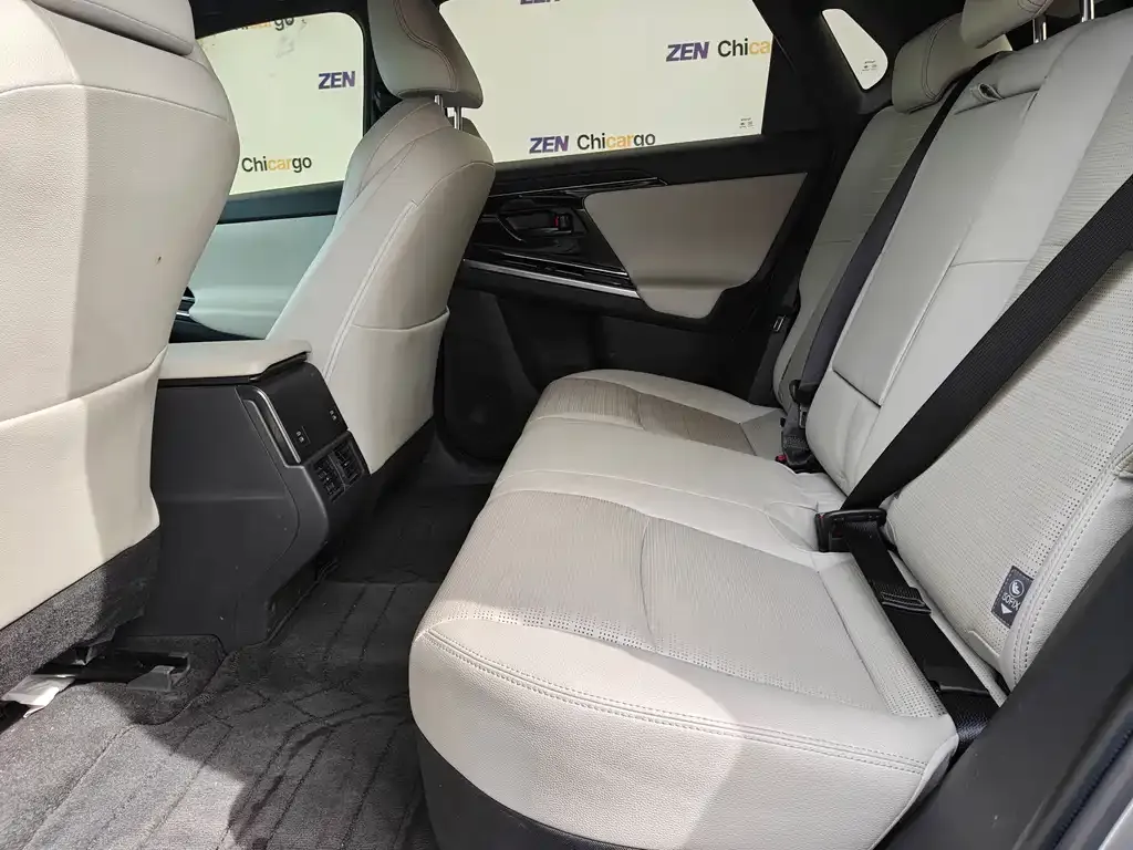 Toyota bZ4X 2022 из CN, фото 8