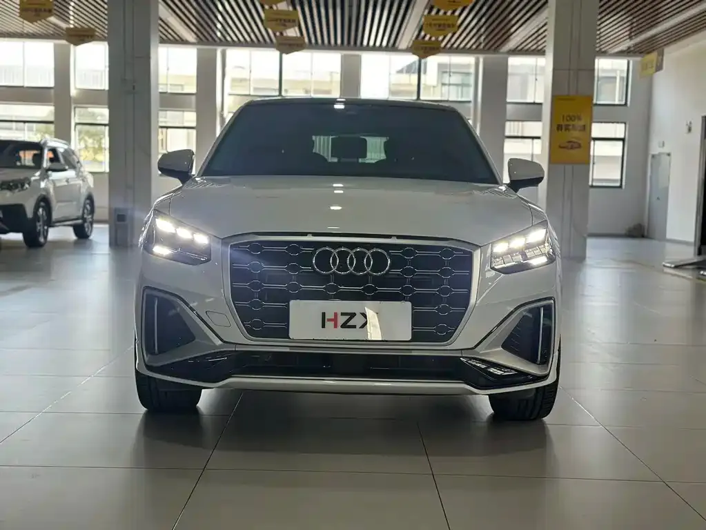 Audi Q2L 2025 из CN, фото 2