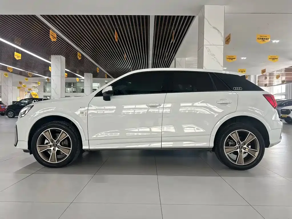 Audi Q2L 2025 из CN, фото 4