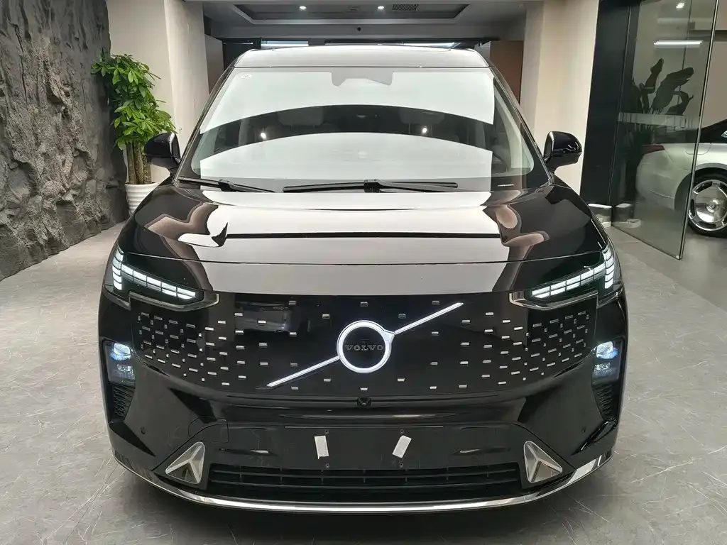 Volvo EM90 2025 из CN, фото 2
