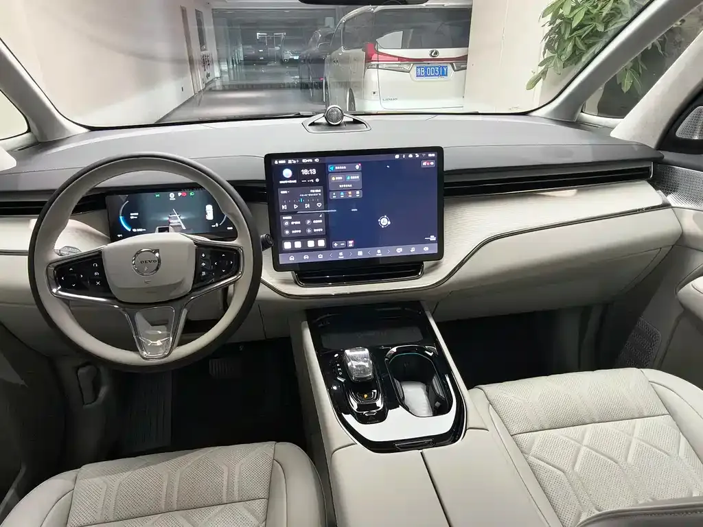 Volvo EM90 2025 из CN, фото 3