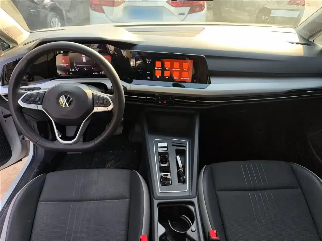 Volkswagen Golf 2024 из CN, фото 10