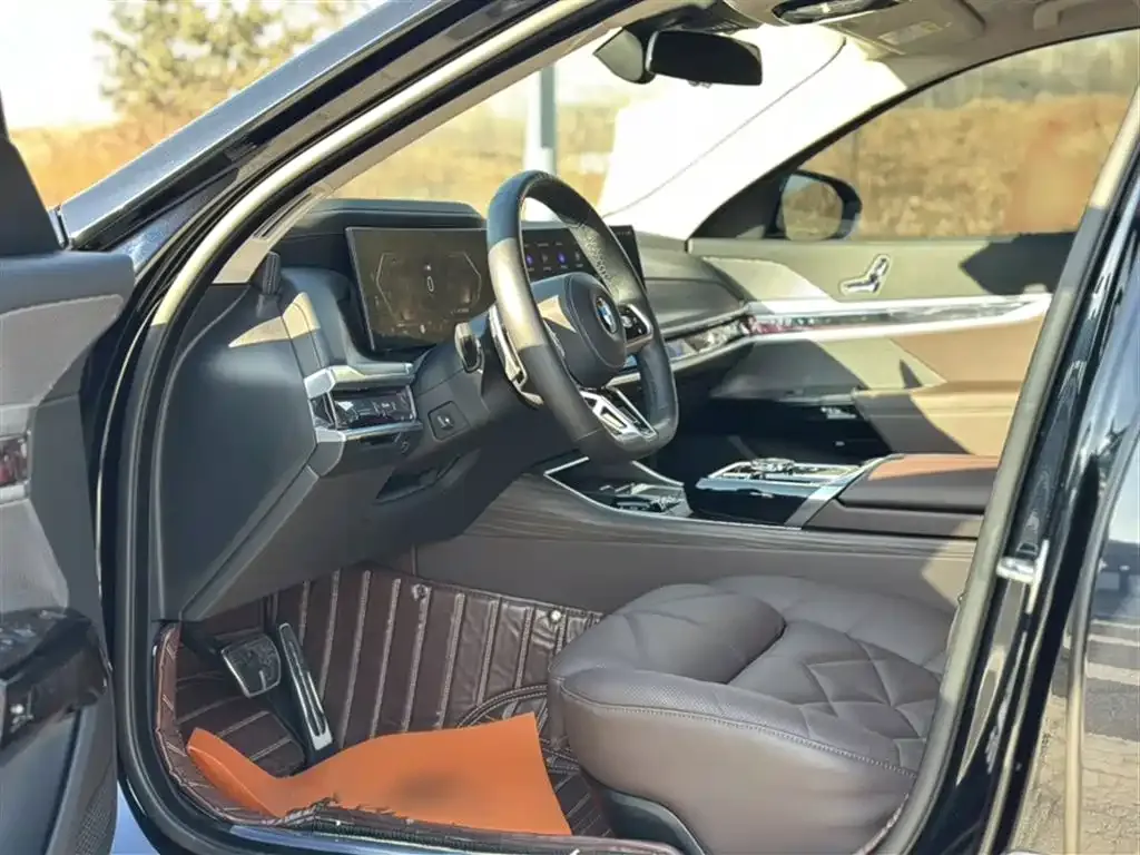 BMW 7 Series 2023 из CN, фото 10