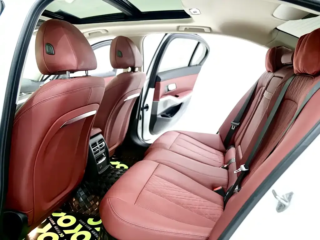 BMW 3 Series 2024 из CN, фото 9