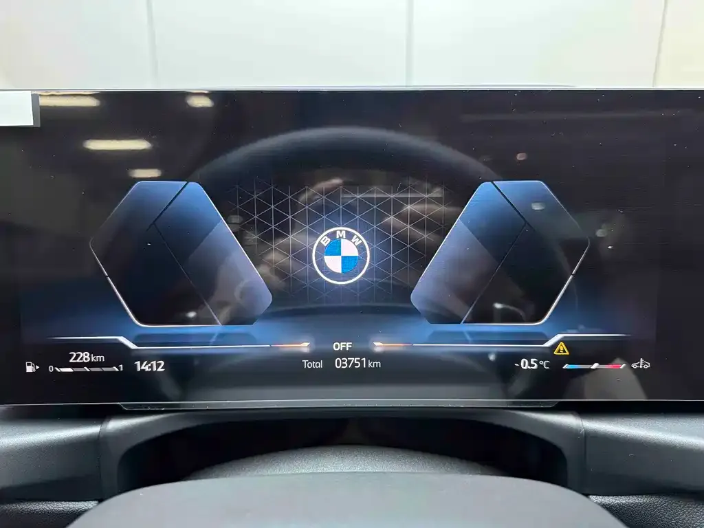 BMW 3 Series 2024 из CN, фото 7