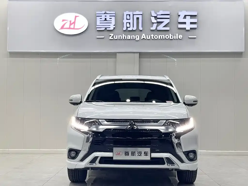 Mitsubishi Outlander 2021 из CN, фото 2