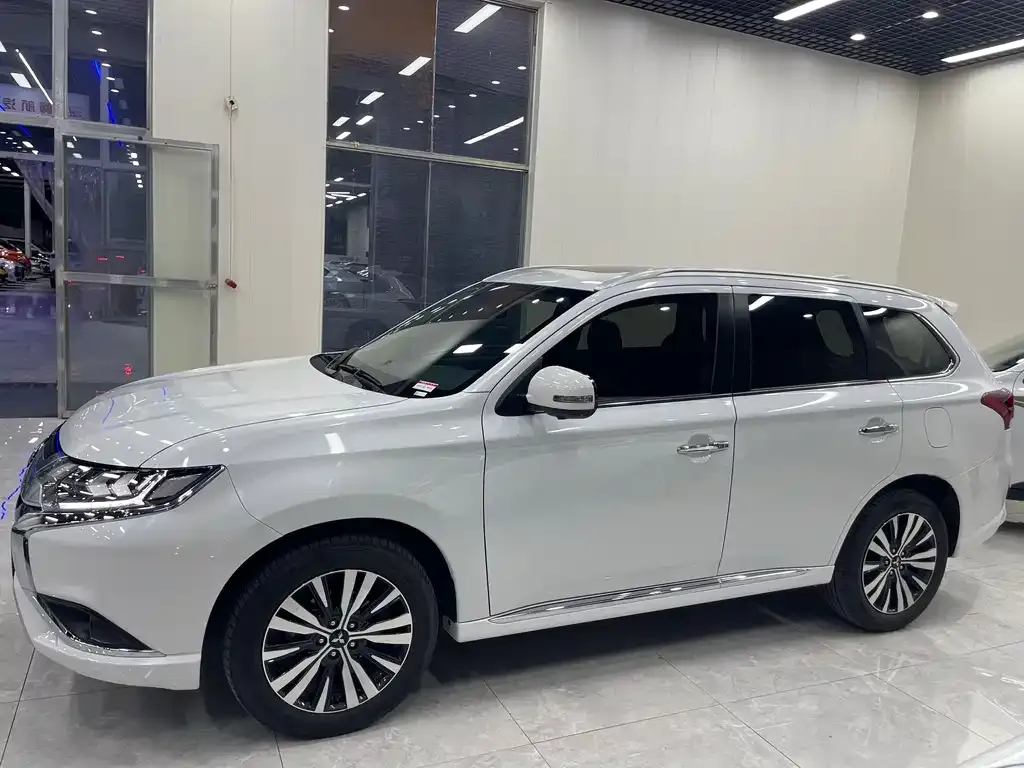 Mitsubishi Outlander 2021 из CN, фото 3