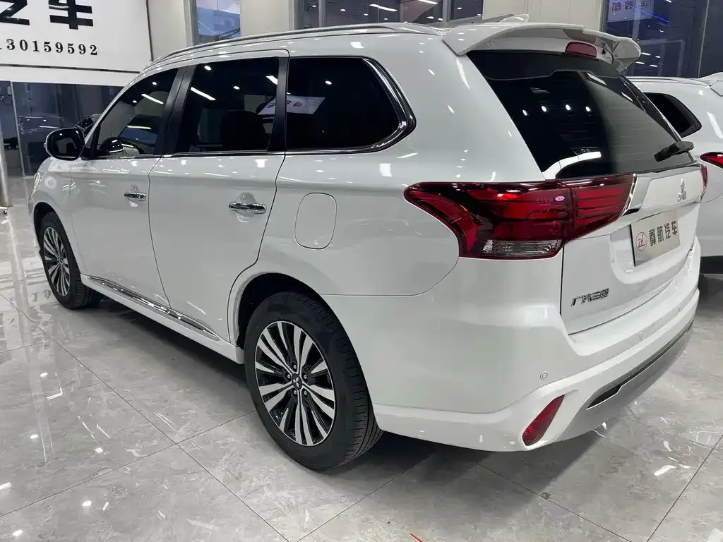 Mitsubishi Outlander 2021 из CN, фото 4