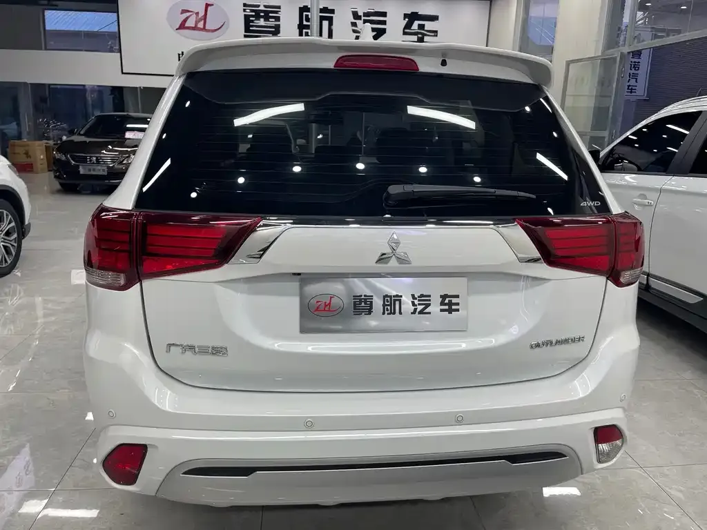 Mitsubishi Outlander 2021 из CN, фото 5
