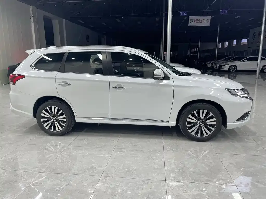 Mitsubishi Outlander 2021 из CN, фото 7