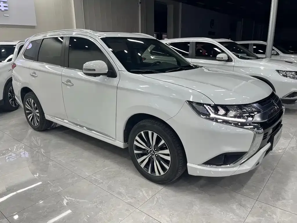 Mitsubishi Outlander 2021 из CN, фото 8