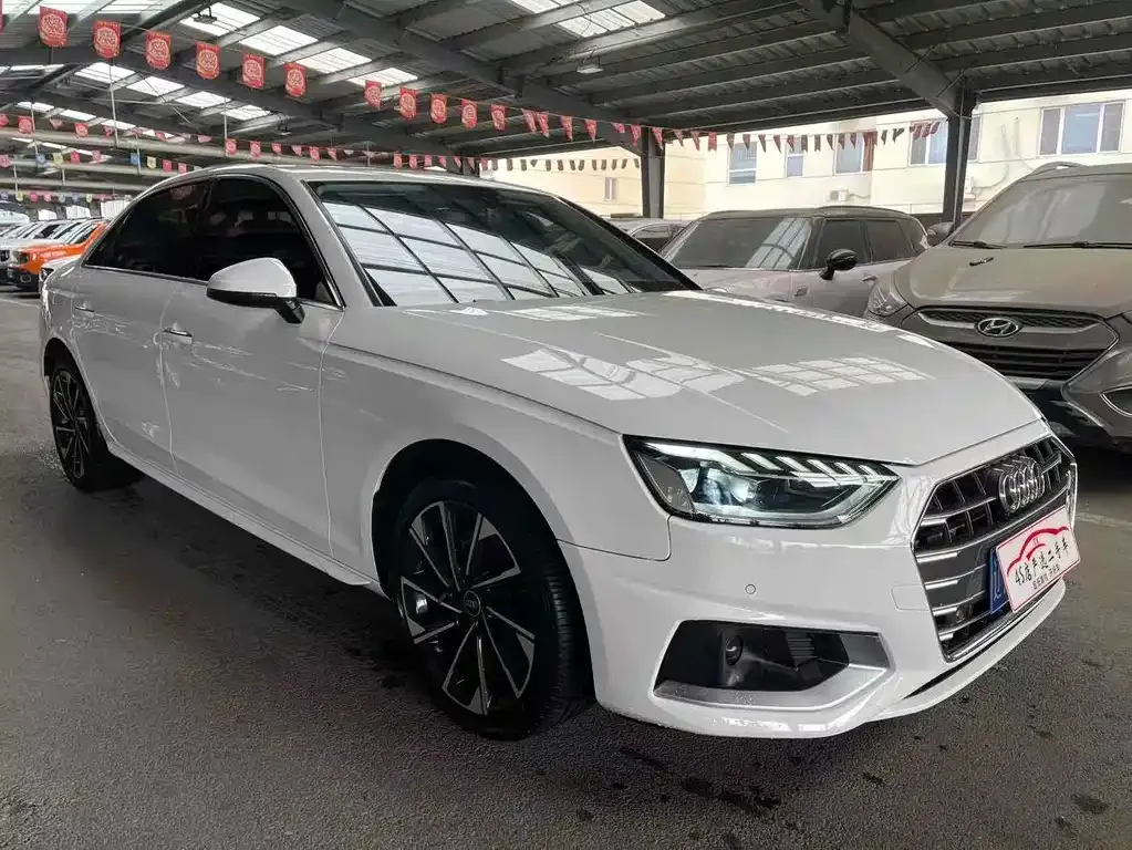 Audi A4L 2022 из CN, фото 1