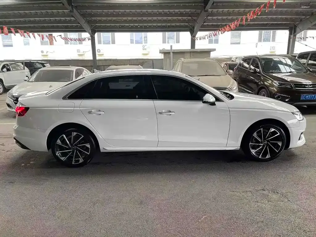 Audi A4L 2022 из CN, фото 10