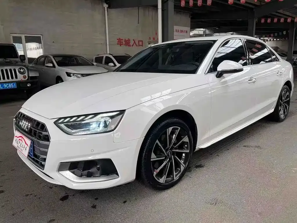 Audi A4L 2022 из CN, фото 2