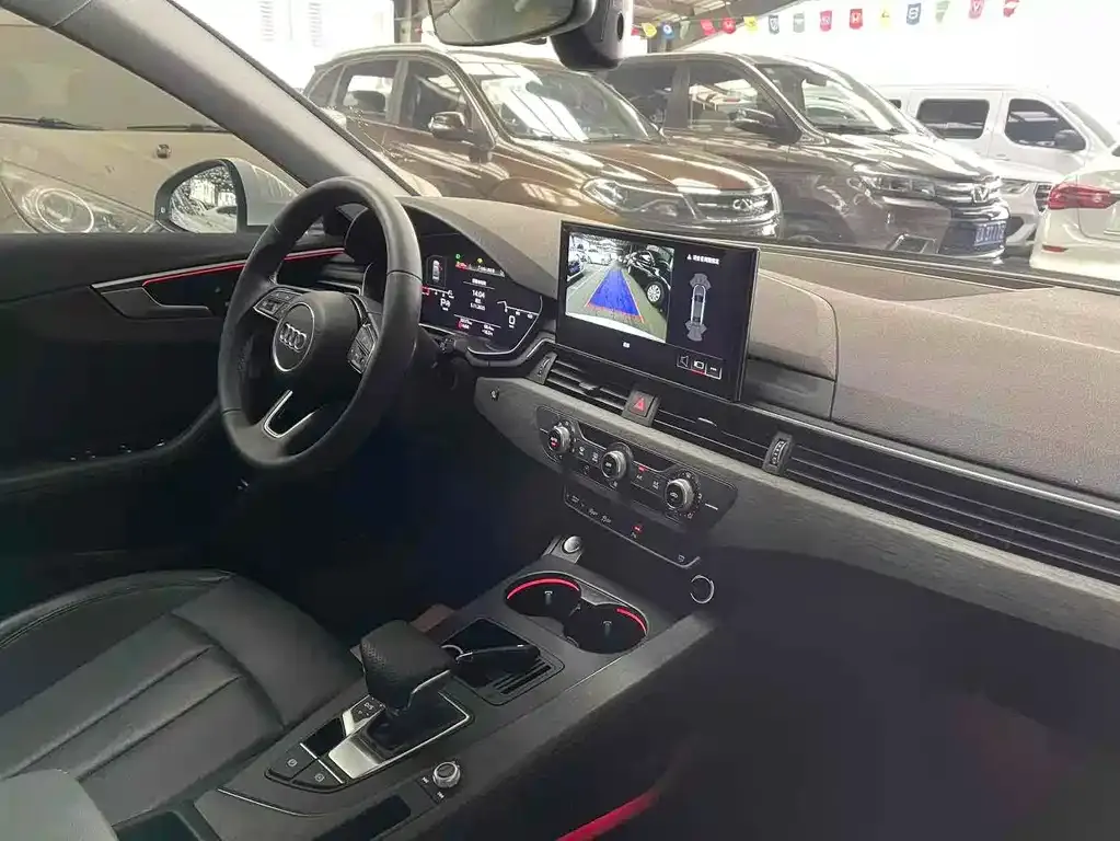Audi A4L 2022 из CN, фото 4