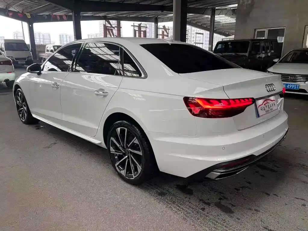 Audi A4L 2022 из CN, фото 9