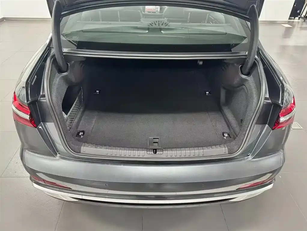 Audi A6L 2024 из CN, фото 10