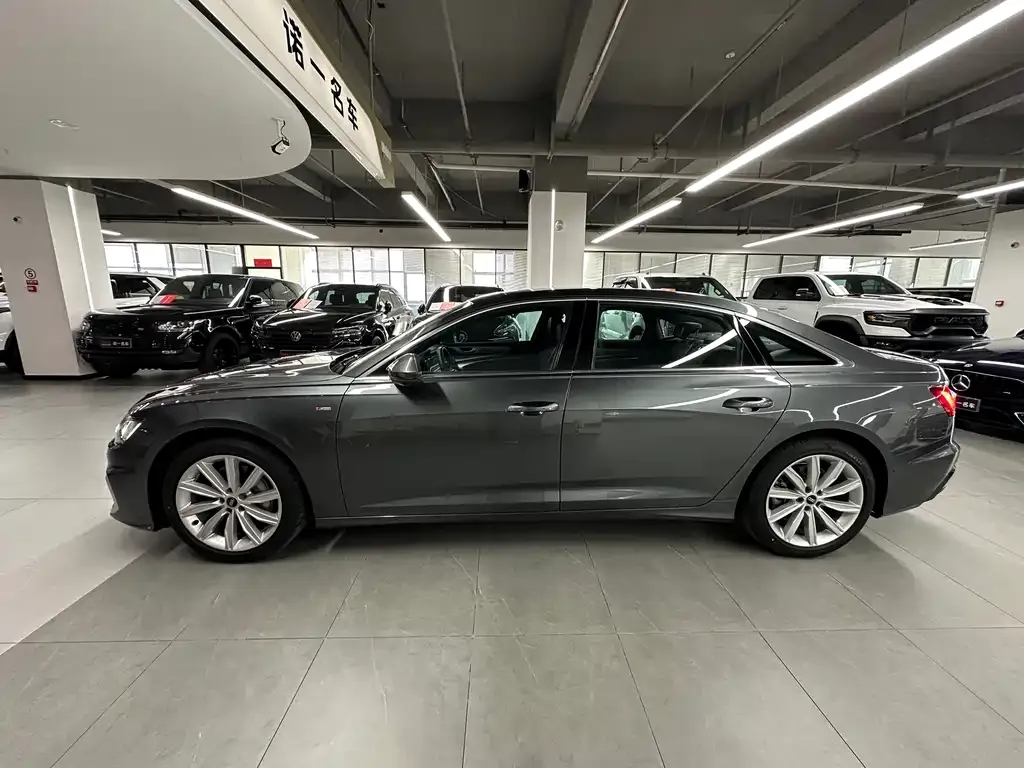 Audi A6L 2024 из CN, фото 4