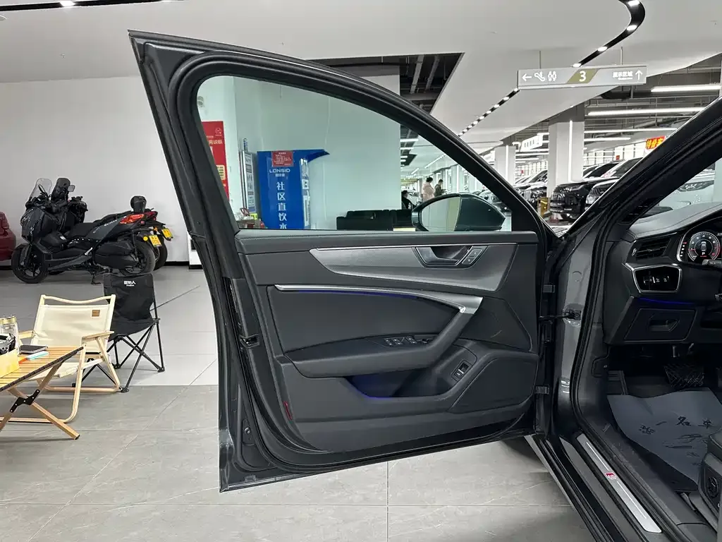 Audi A6L 2024 из CN, фото 6