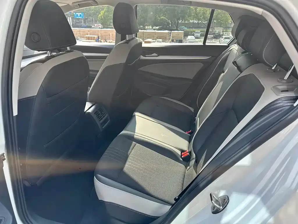 Volkswagen Golf 2022 из CN, фото 8