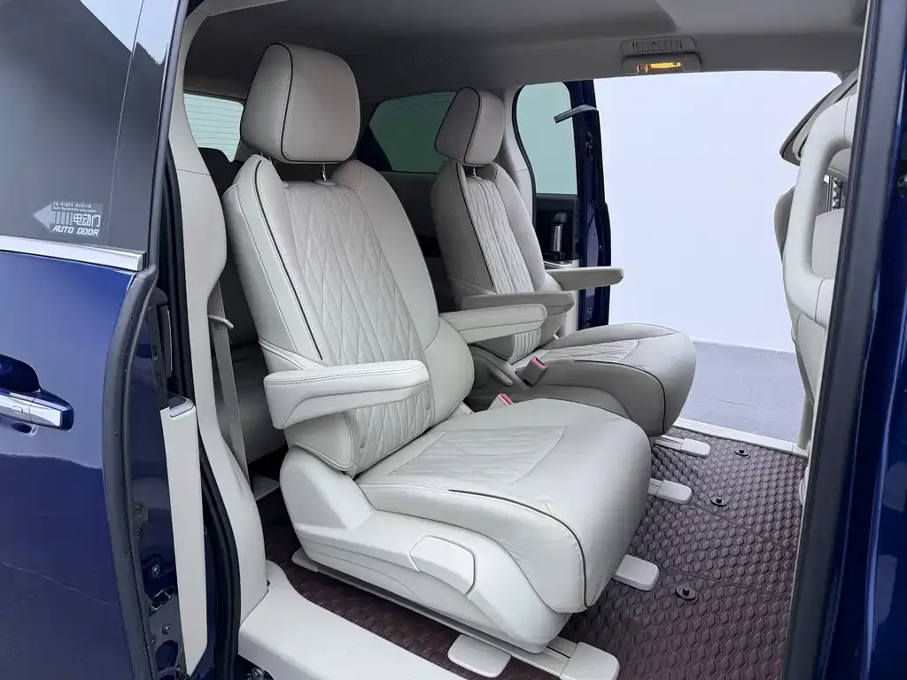 Buick GL8 2023 из CN, фото 9