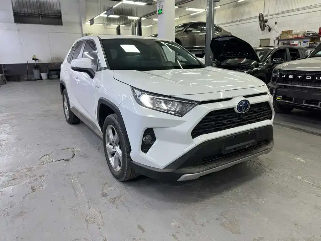 Toyota RAV4 2022 из CN, фото 2