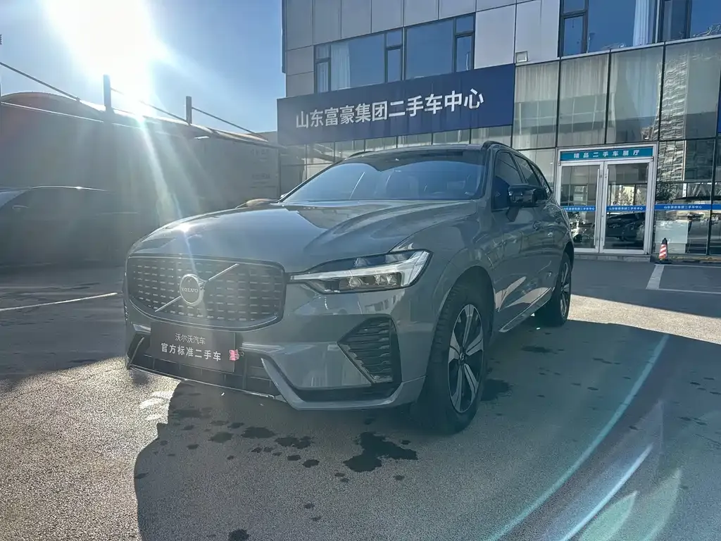 Volvo XC60 — фото 1