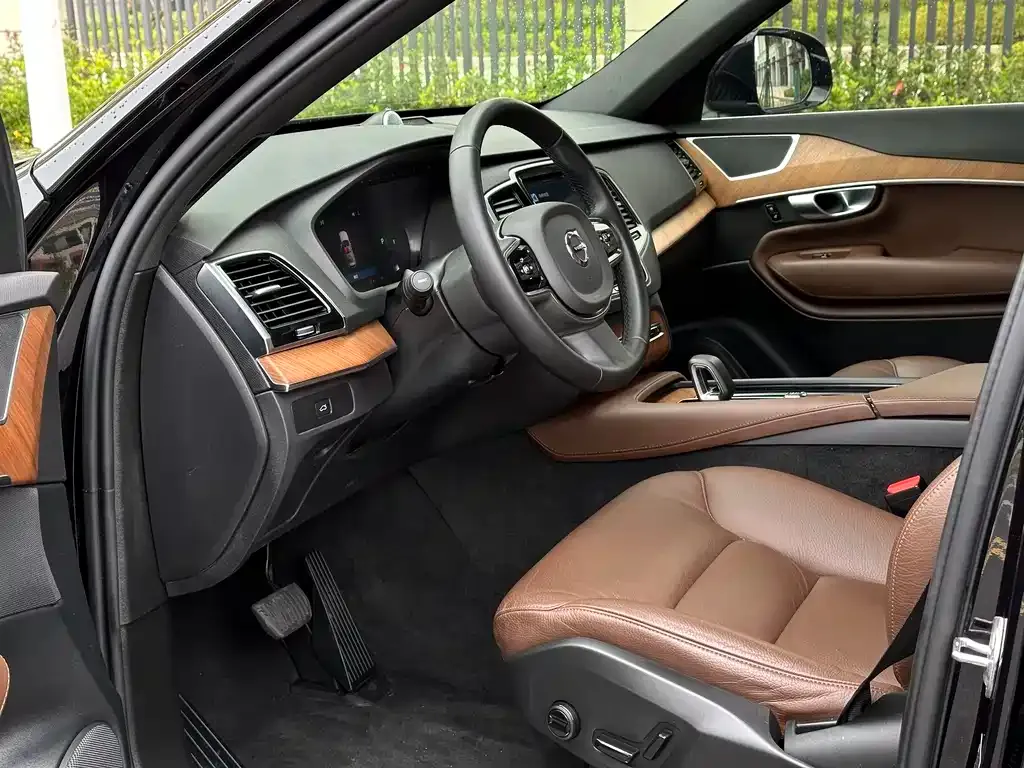 Volvo XC90 2024 из CN, фото 4