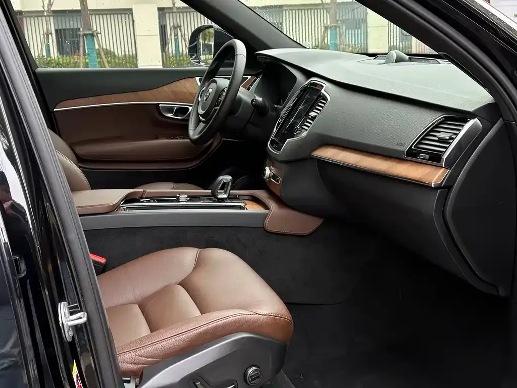 Volvo XC90 2024 из CN, фото 5