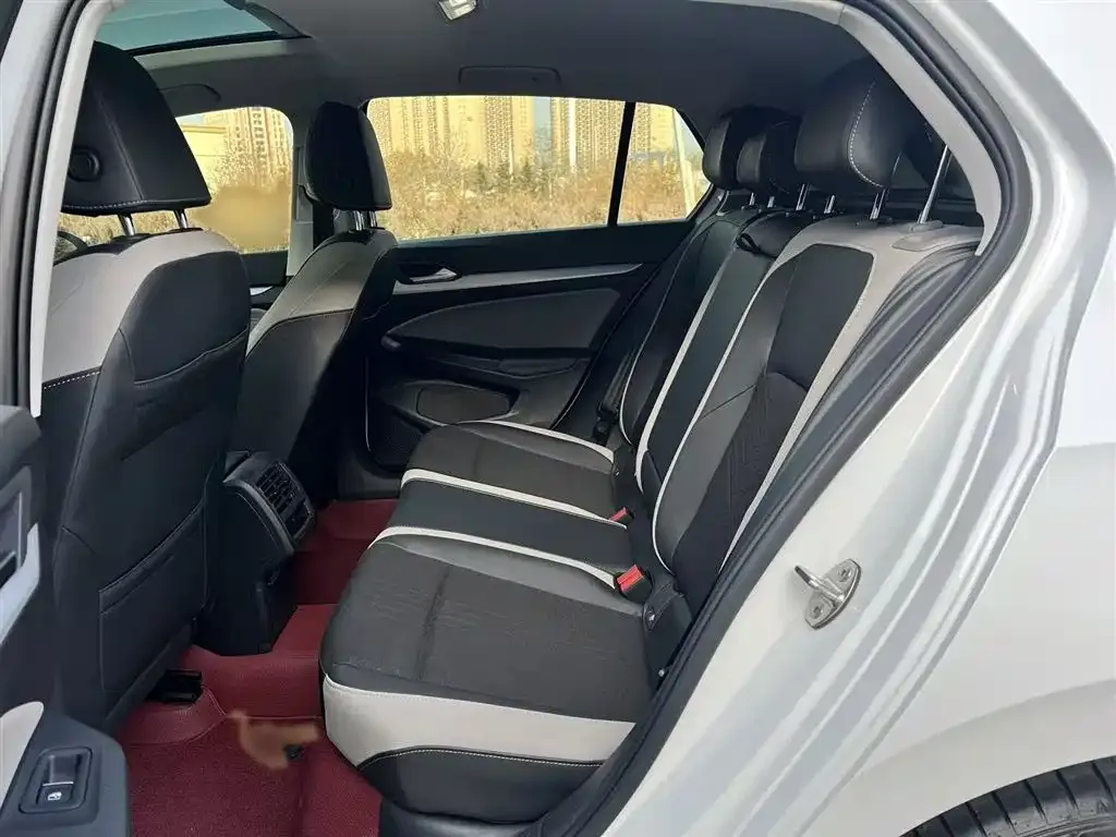 Volkswagen Golf 2022 из CN, фото 10