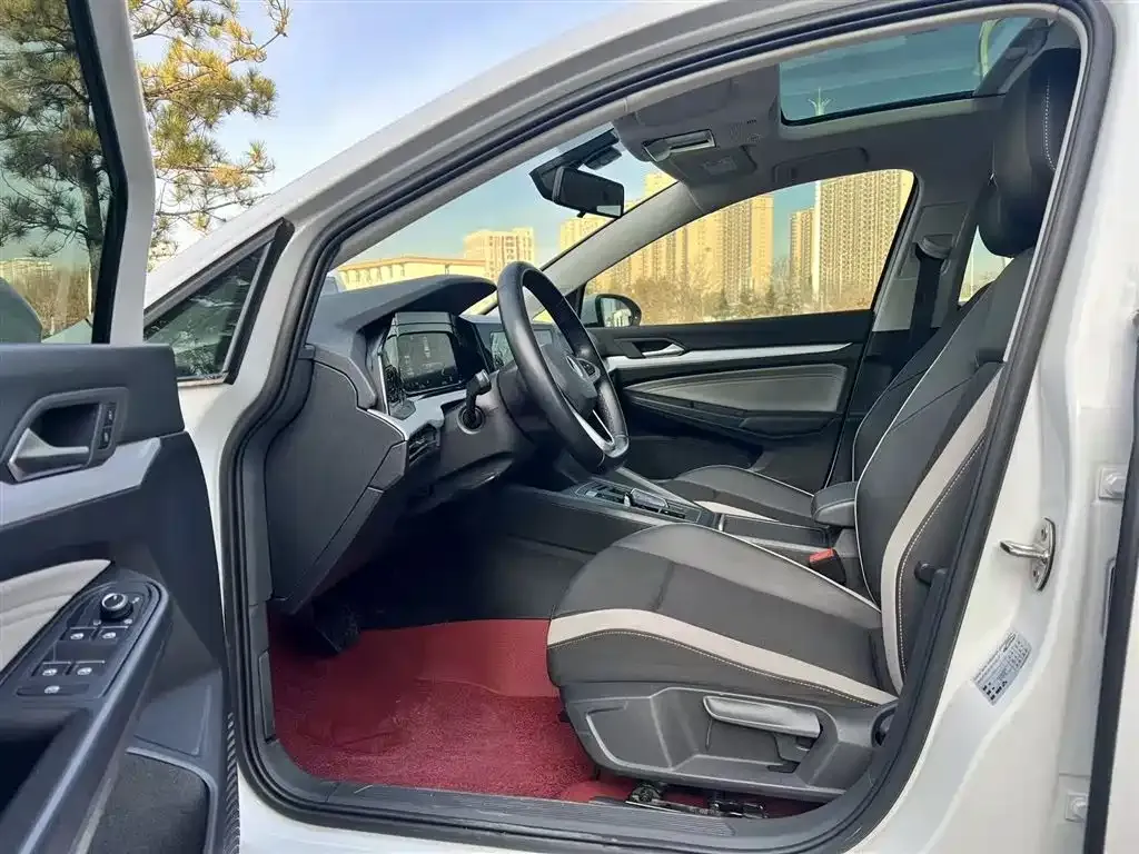 Volkswagen Golf 2022 из CN, фото 8