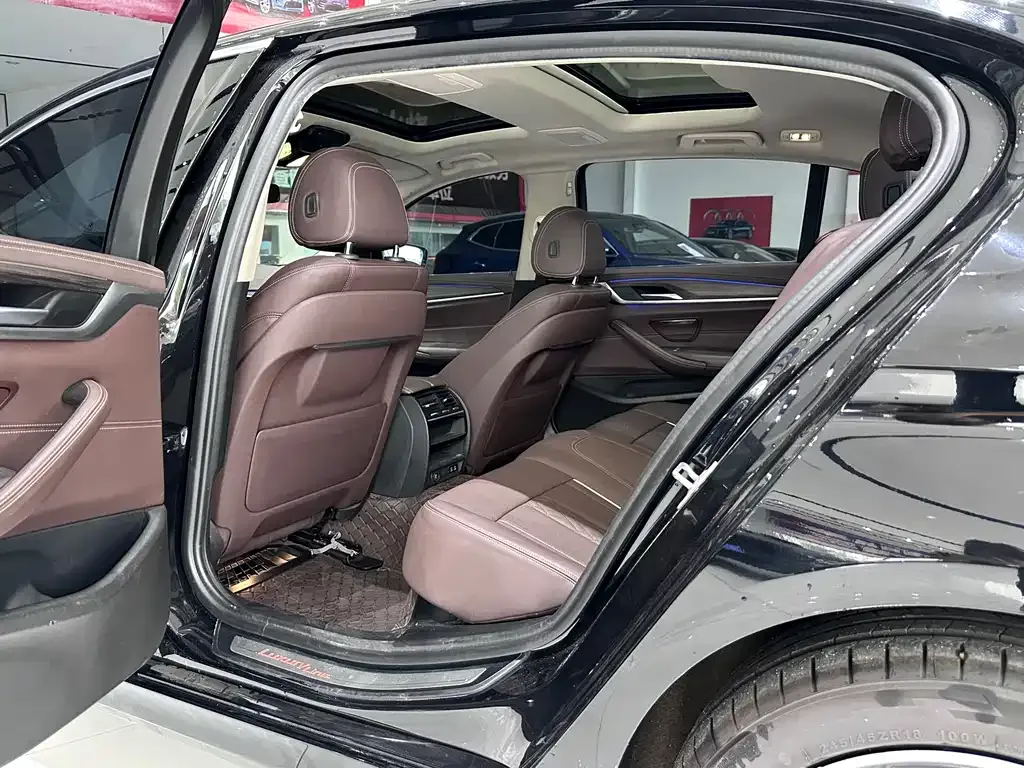 BMW 5 Series 2021 из CN, фото 5