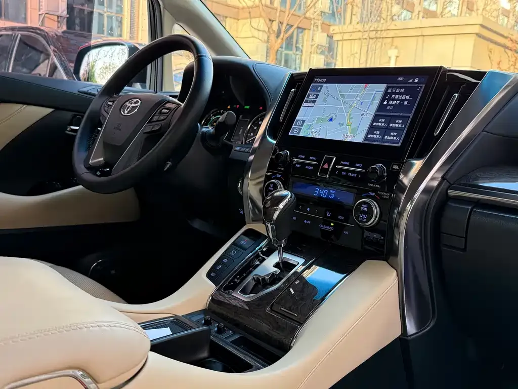 Toyota Alphard — фото 10