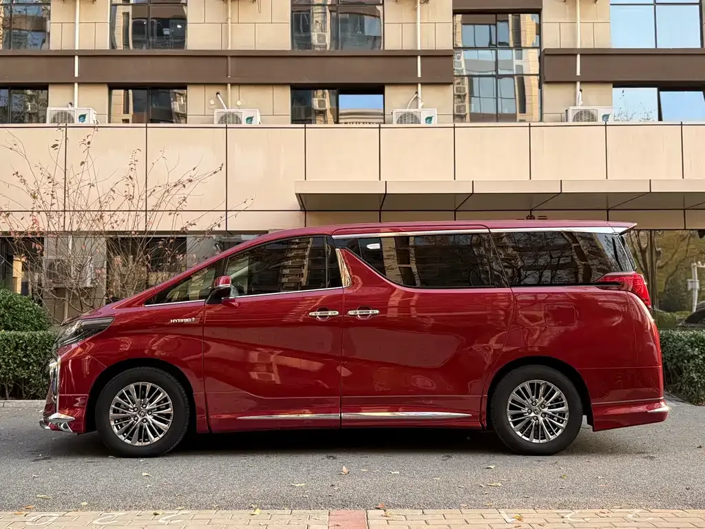 Toyota Alphard — фото 4