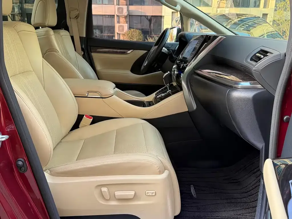 Toyota Alphard — фото 8
