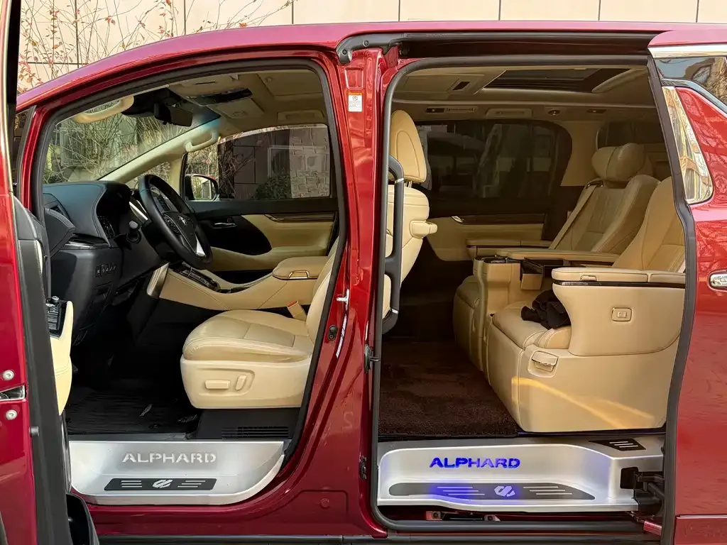 Toyota Alphard — фото 9