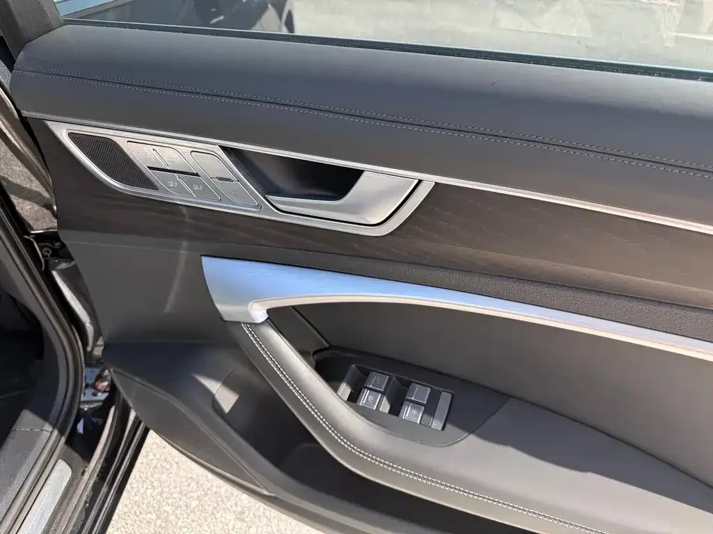 Audi A6L 2024 из CN, фото 10