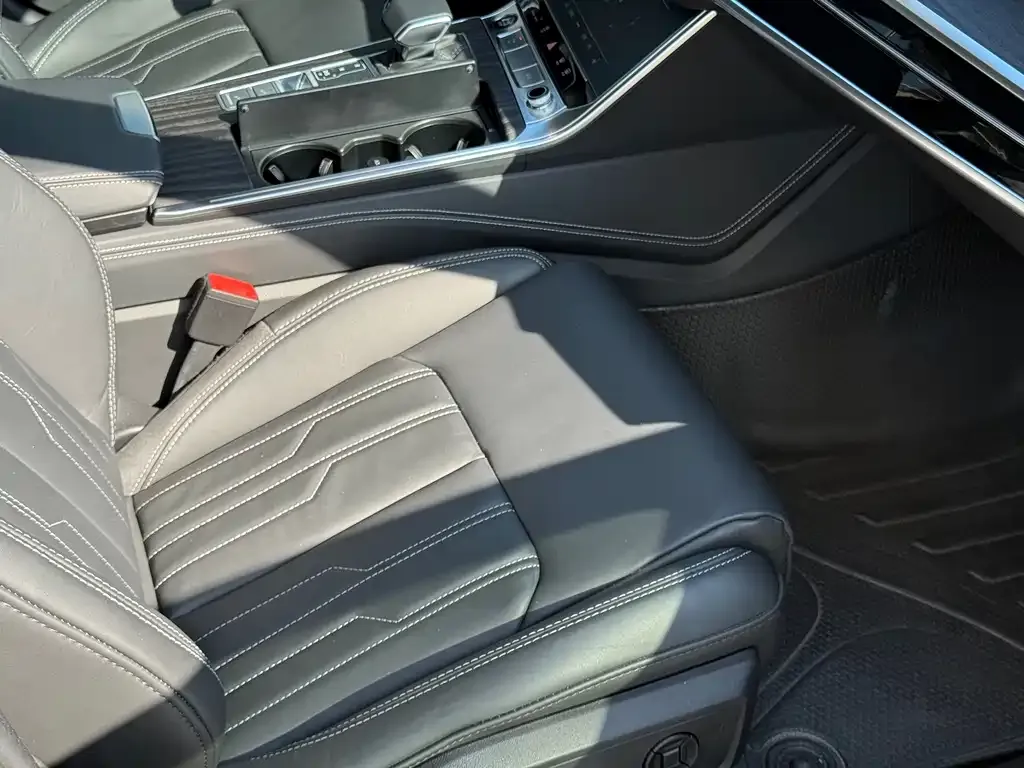 Audi A6L 2024 из CN, фото 5