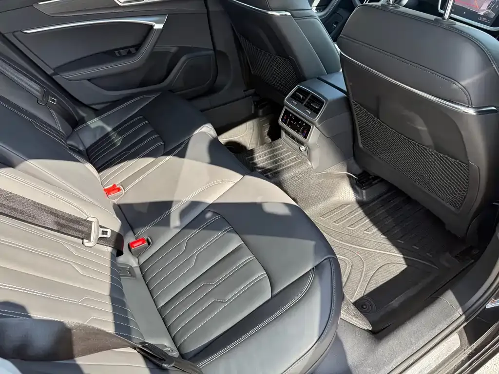 Audi A6L 2024 из CN, фото 8