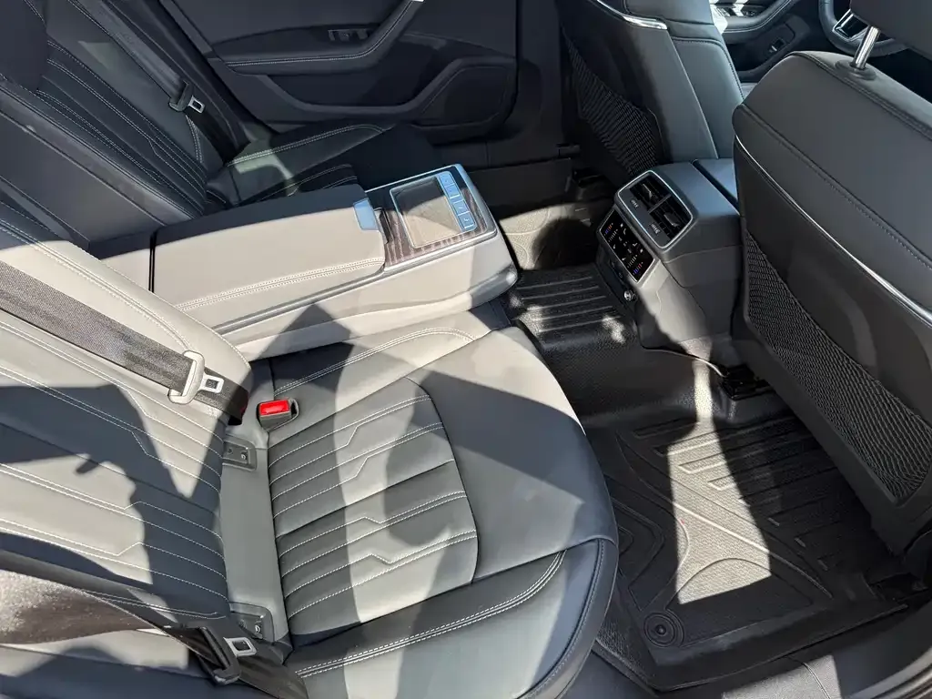 Audi A6L 2024 из CN, фото 9