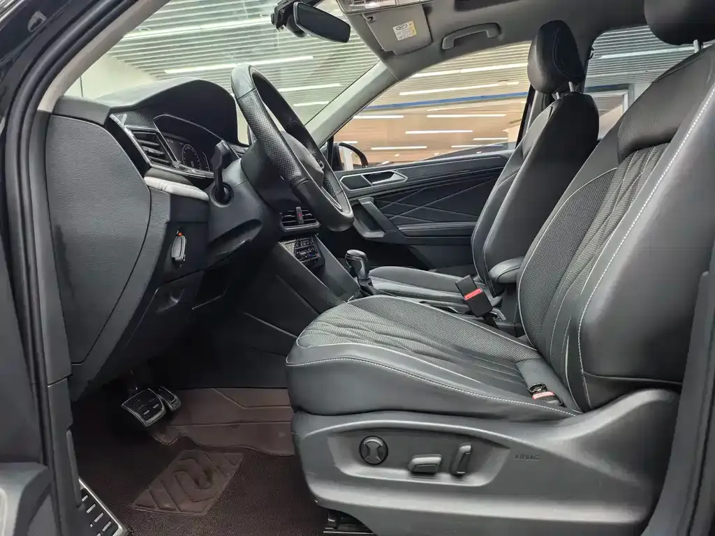 Volkswagen Tiguan L 2022 из CN, фото 9