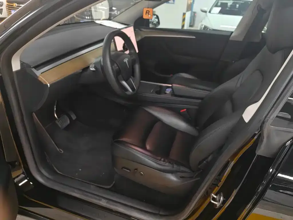 Tesla Model Y — фото 6