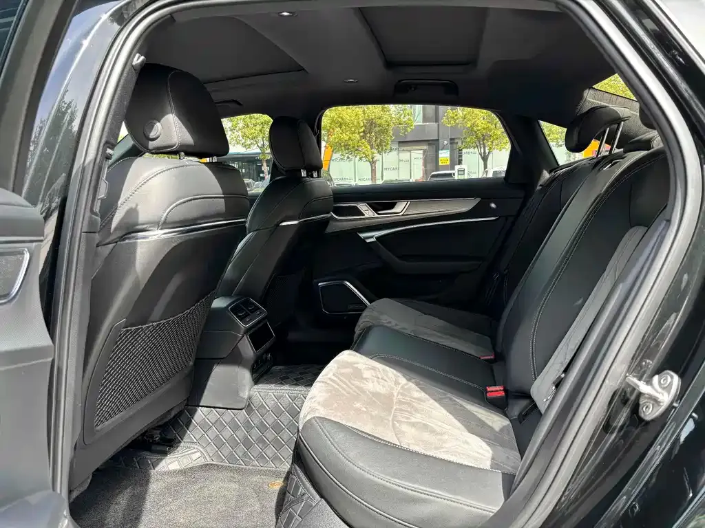 Audi A6L 2024 из CN, фото 6
