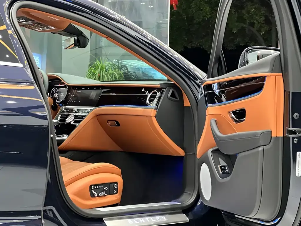 Bentley Flying Spur 2024 из CN, фото 6